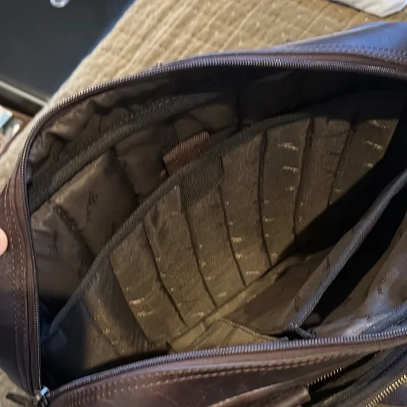 Classic Brown Leather Messenger Bag with Structured Design